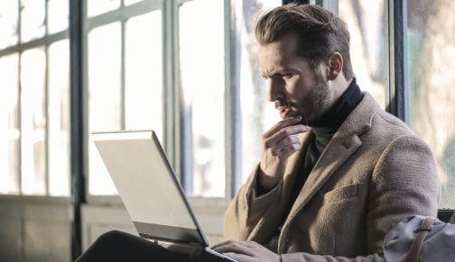 Entrepreneur qui réfléchi